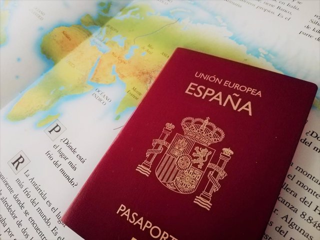 pasaporte español, pasaportes mas poderosos del mundo, nacionalidad española, nacionalidad española por residencia, migrow, despacho de abogados de extranjeria en españa, abogados de extranjeria en españa, abogados de inmigracion en españa